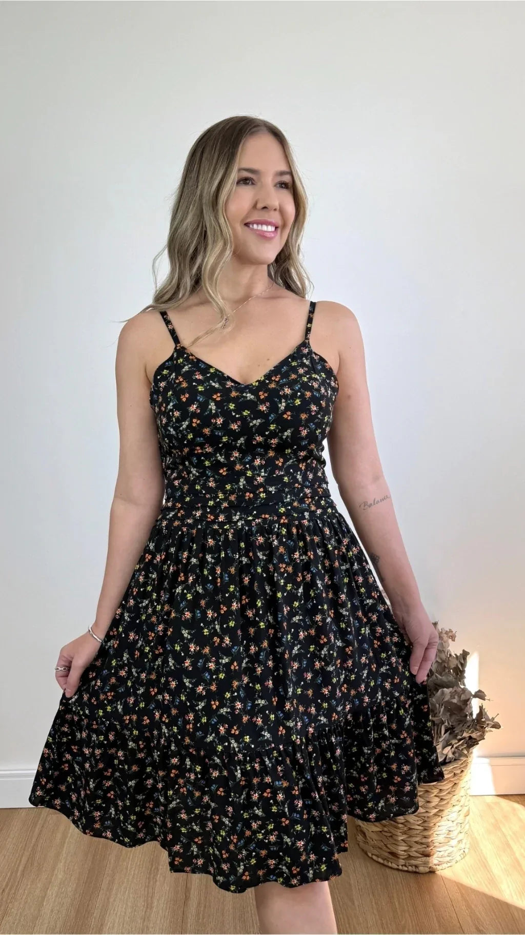 VESTIDO CURTO AMANDA LIBERTY (VÁRIAS CORES DISPONÍVEIS)