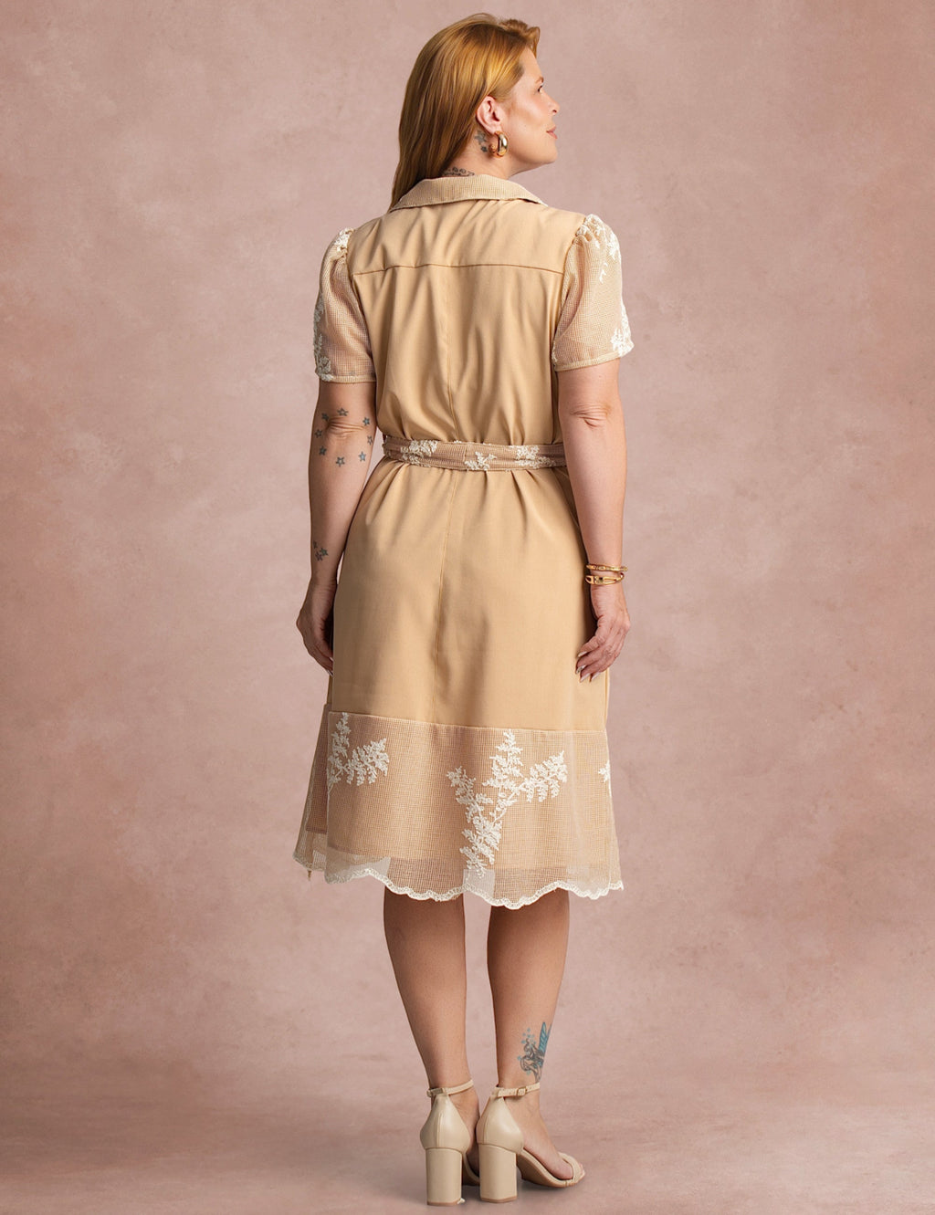 Vestido Curto Bordado Bege
