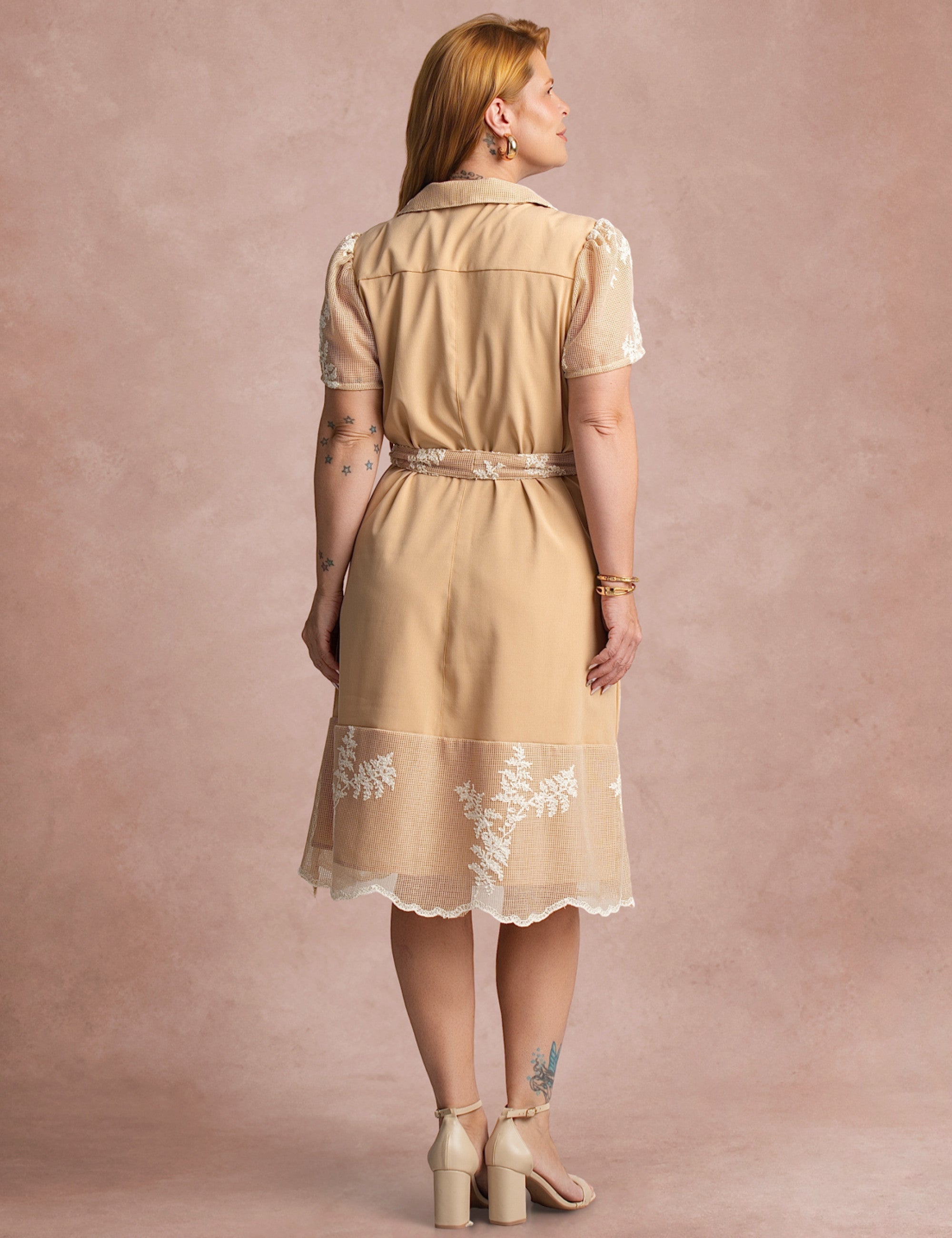 Vestido Curto Bordado Bege
