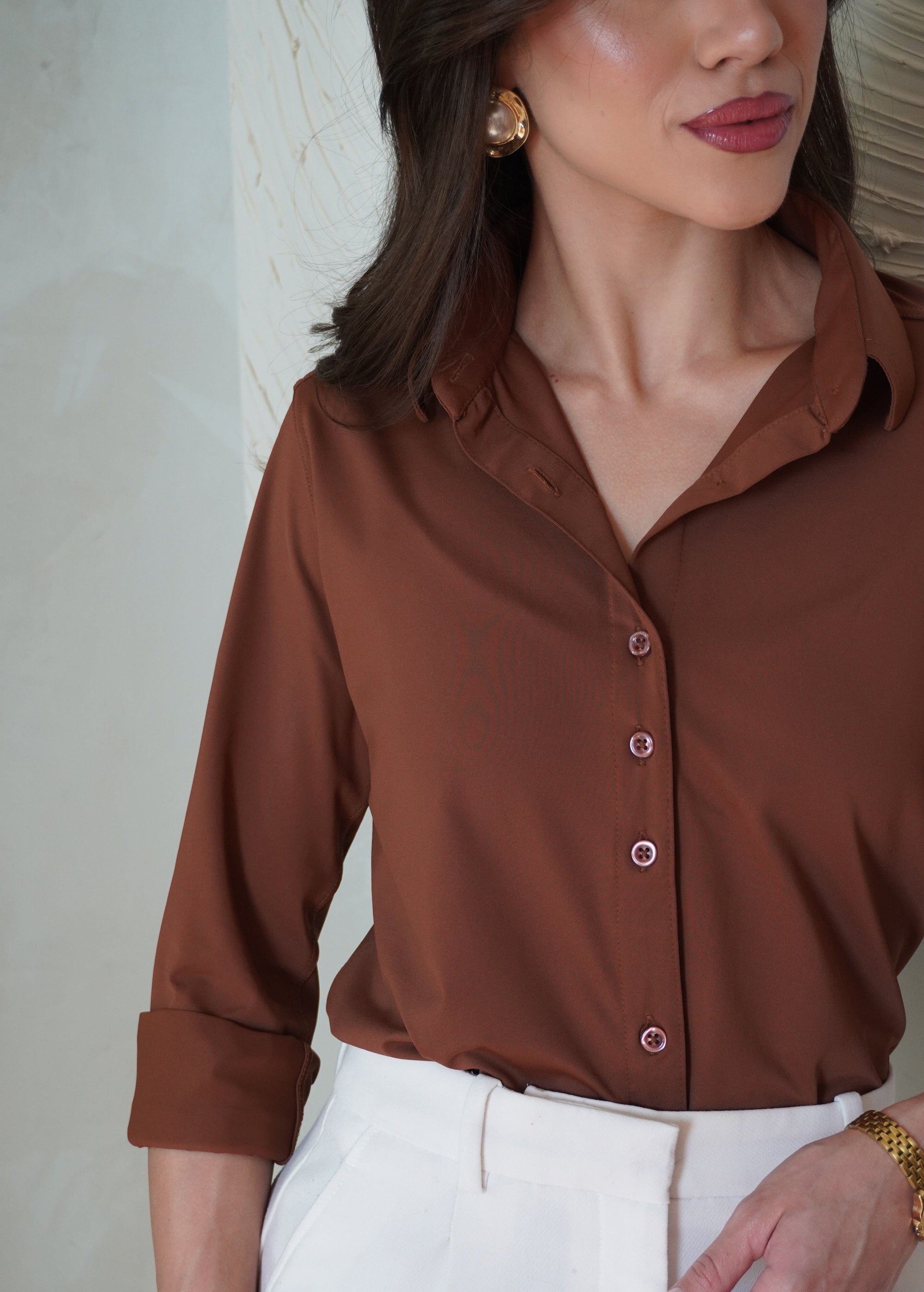 Camisa Feminina Social Manga Longa Ultra Tech Marrom Café